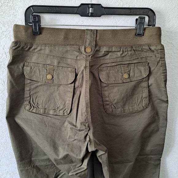 Lee Olive Green Capri Pants - Picture 5 of 7